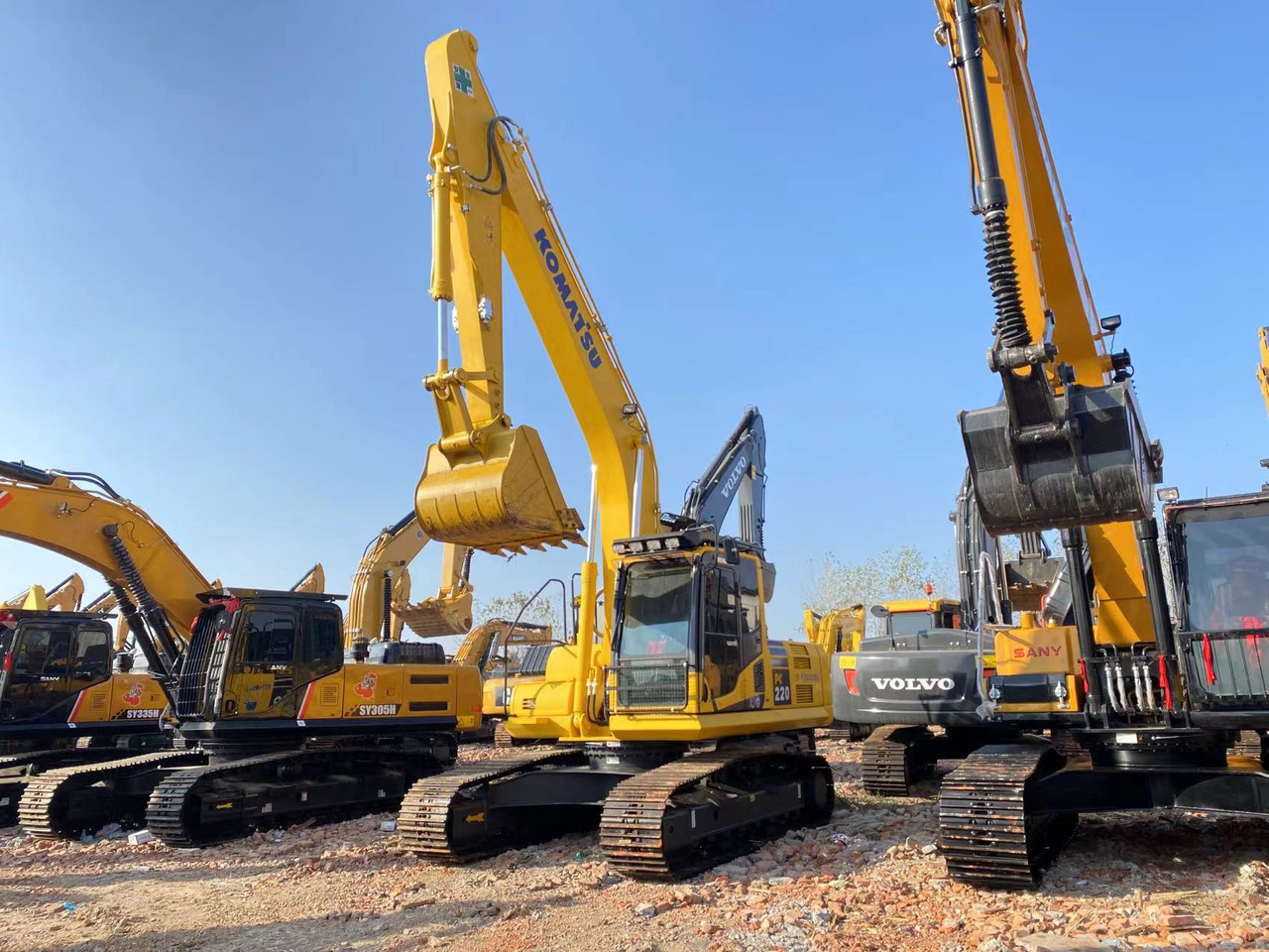 KOMATSU PC220 - Гусеничный экскаватор: фото 2 KOMATSU PC220 - Гусеничный экскаватор: фото 2