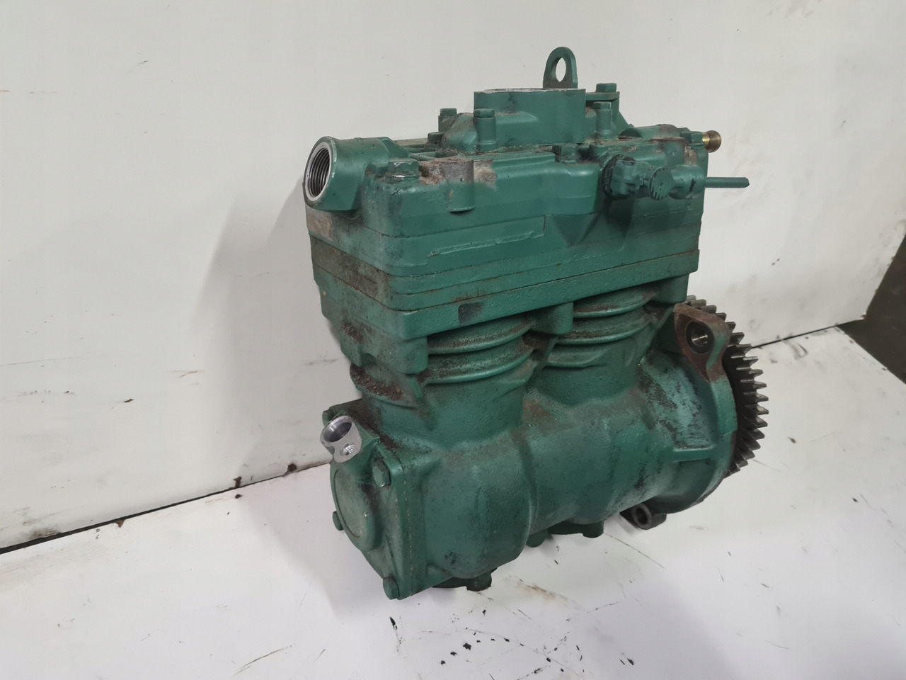 KNORR-BREMSE SPRĘŻARKA KOMPRESOR POWIETRZA RENAULT GAMA T EVO VOLVO FH 5 FM 5 ORYGINAŁ - Пневмокомпрессор для Грузовиков: фото 3 KNORR-BREMSE SPRĘŻARKA KOMPRESOR POWIETRZA RENAULT GAMA T EVO VOLVO FH 5 FM 5 ORYGINAŁ - Пневмокомпрессор для Грузовиков: фото 3