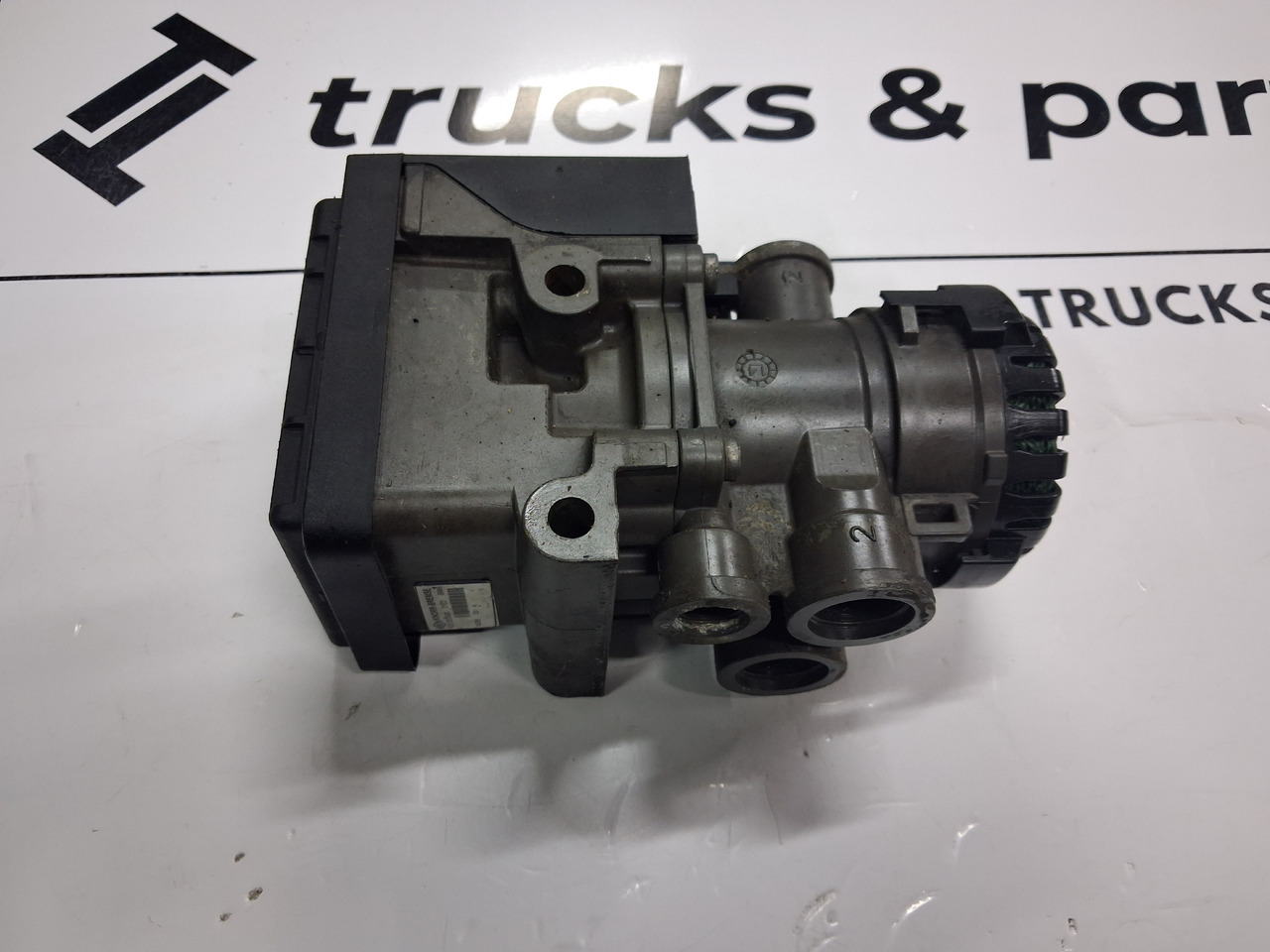 KNORR-BREMSE ZAWÓR NACZEPOWY EBS EUROPA VOLVO FH FM RENAULT DXI - Тормозной клапан для Грузовиков: фото 2 KNORR-BREMSE ZAWÓR NACZEPOWY EBS EUROPA VOLVO FH FM RENAULT DXI - Тормозной клапан для Грузовиков: фото 2