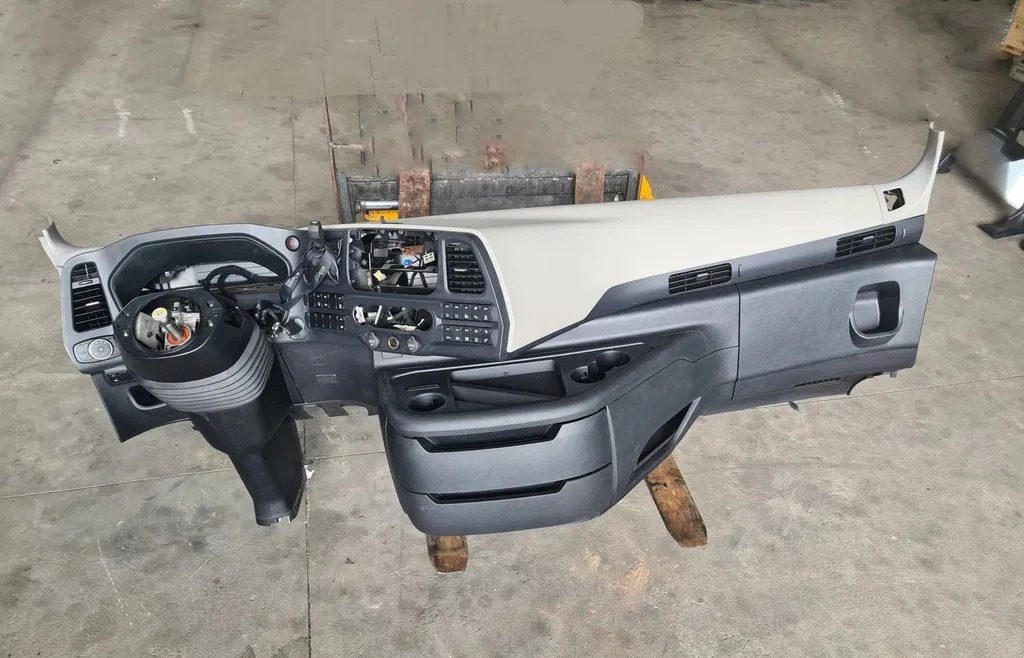 KONSOLA KOMPLETNA KOKPIT DESKA ROZDZIELCZA STELAŻ FORD F-MAX 500 TRUCKS - Приборная панель: фото 1 KONSOLA KOMPLETNA KOKPIT DESKA ROZDZIELCZA STELAŻ FORD F-MAX 500 TRUCKS - Приборная панель: фото 1