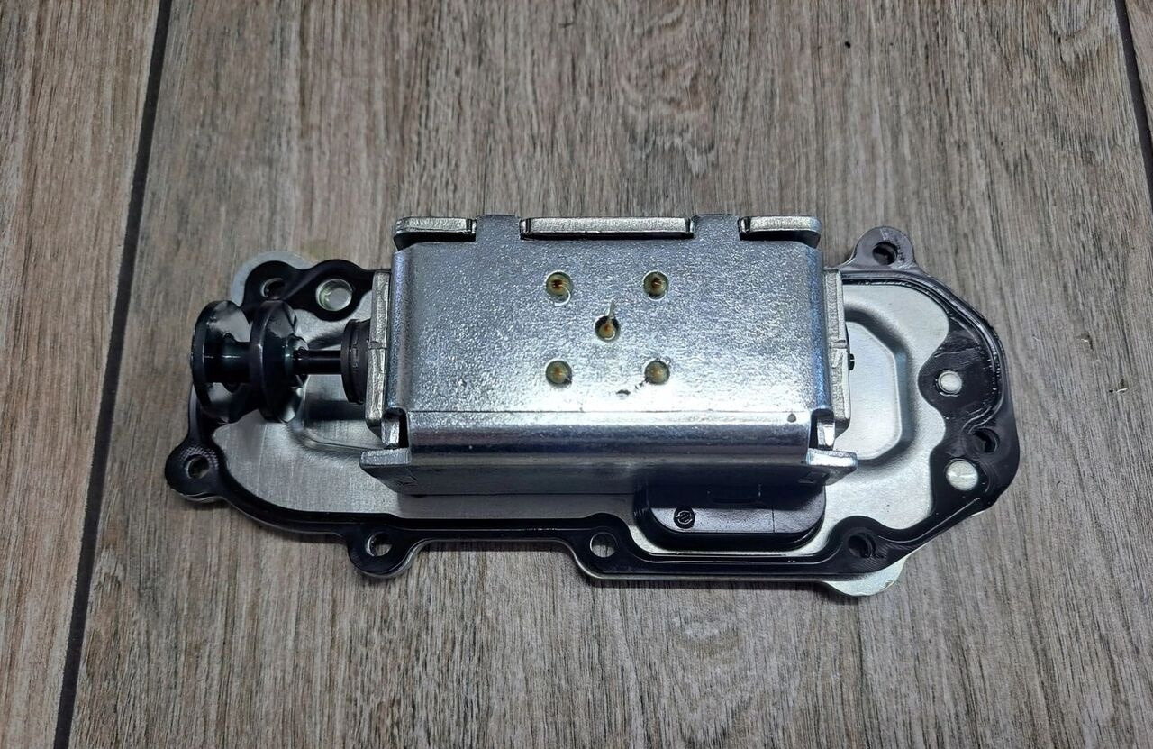 MODUŁ CEWKA BLOK ELEKTRONIKA WYBIERAKA SKRZYNI BIEGÓW ZF TRAXON 0501328597 ZF TRAXON - Трансмиссия для Грузовиков: фото 1 MODUŁ CEWKA BLOK ELEKTRONIKA WYBIERAKA SKRZYNI BIEGÓW ZF TRAXON 0501328597 ZF TRAXON - Трансмиссия для Грузовиков: фото 1