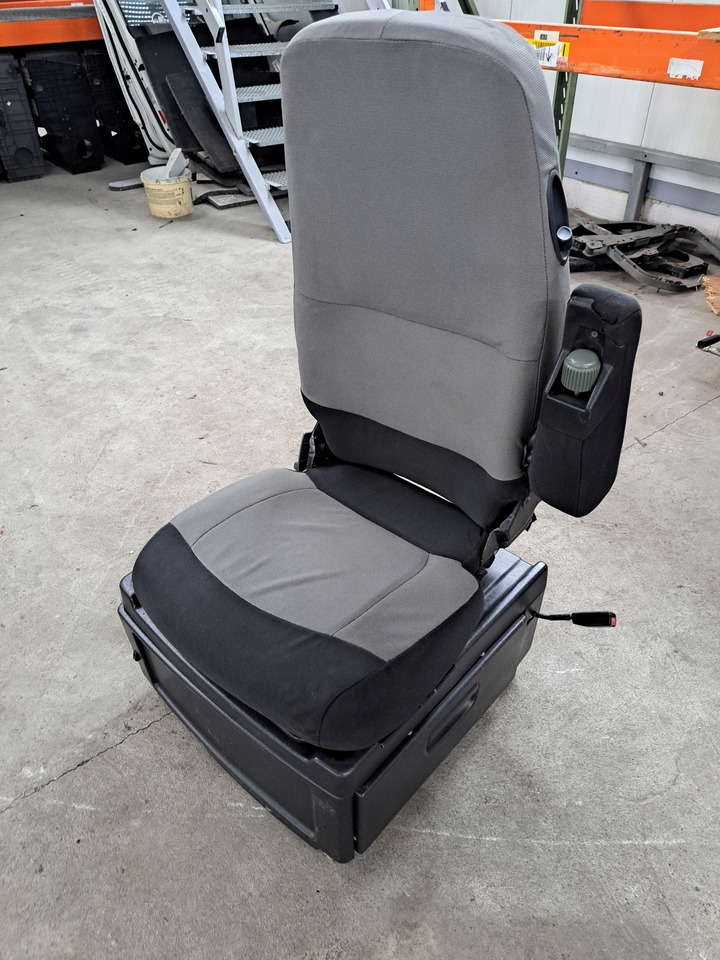 Renault FOTEL OBRACANY SIEDZENIE PASAŻERA RENAULT MAGNUM DXI LIFT VEGA S - Сиденье для Грузовиков: фото 2 Renault FOTEL OBRACANY SIEDZENIE PASAŻERA RENAULT MAGNUM DXI LIFT VEGA S - Сиденье для Грузовиков: фото 2