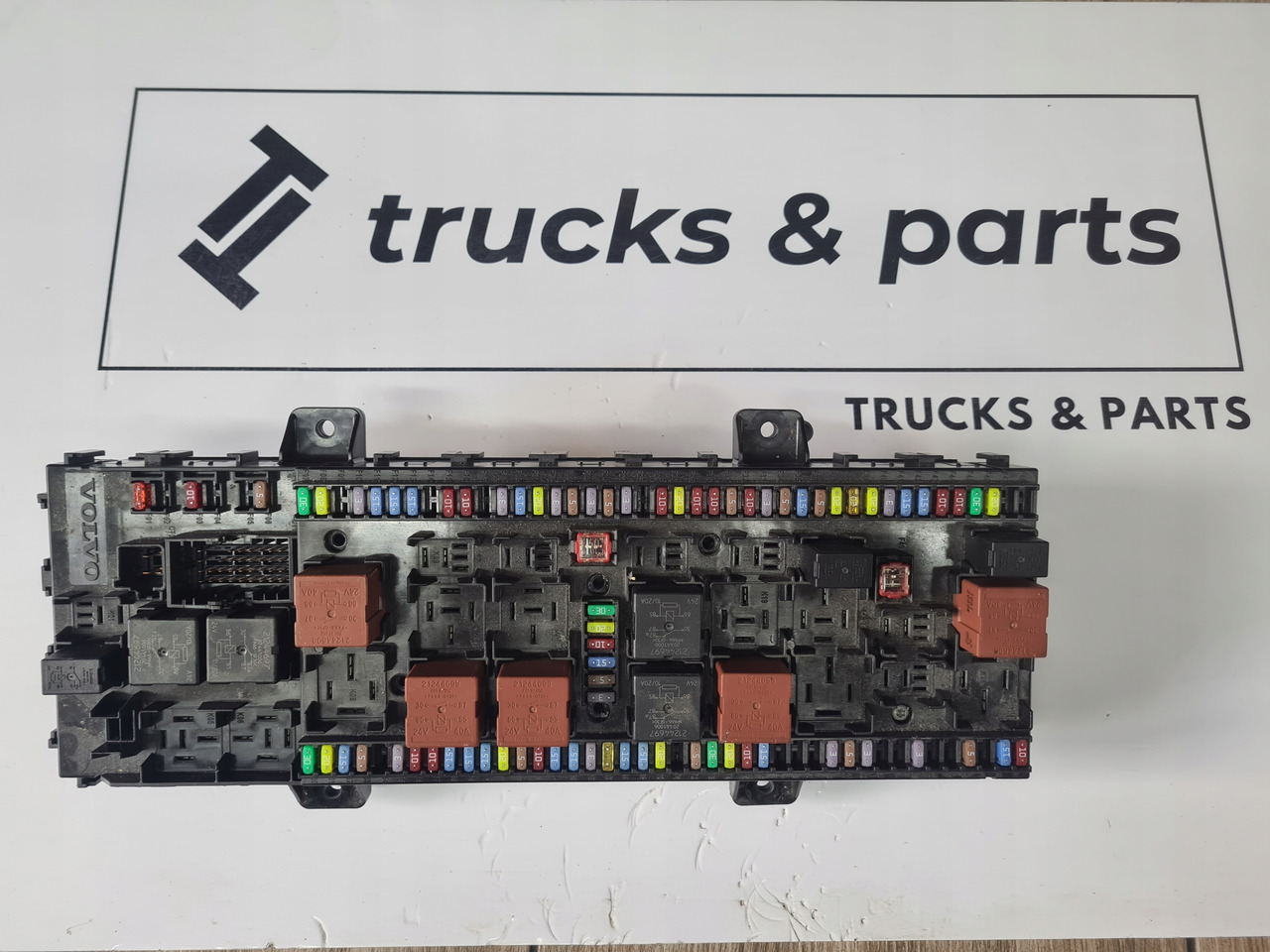 TABLICA PŁYTA SKRZYNKA BEZPIECZNIKÓW VOLVO FH 5 FM 5 FMX 23050388-P02 - Предохранитель: фото 1 TABLICA PŁYTA SKRZYNKA BEZPIECZNIKÓW VOLVO FH 5 FM 5 FMX 23050388-P02 - Предохранитель: фото 1