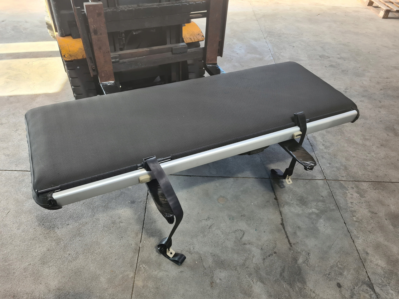 VOLVO ŁÓŻKO KOMPLETNE GÓRNE LEŻANKA MOCOWANIA - Сиденье для Грузовиков: фото 1 VOLVO ŁÓŻKO KOMPLETNE GÓRNE LEŻANKA MOCOWANIA - Сиденье для Грузовиков: фото 1