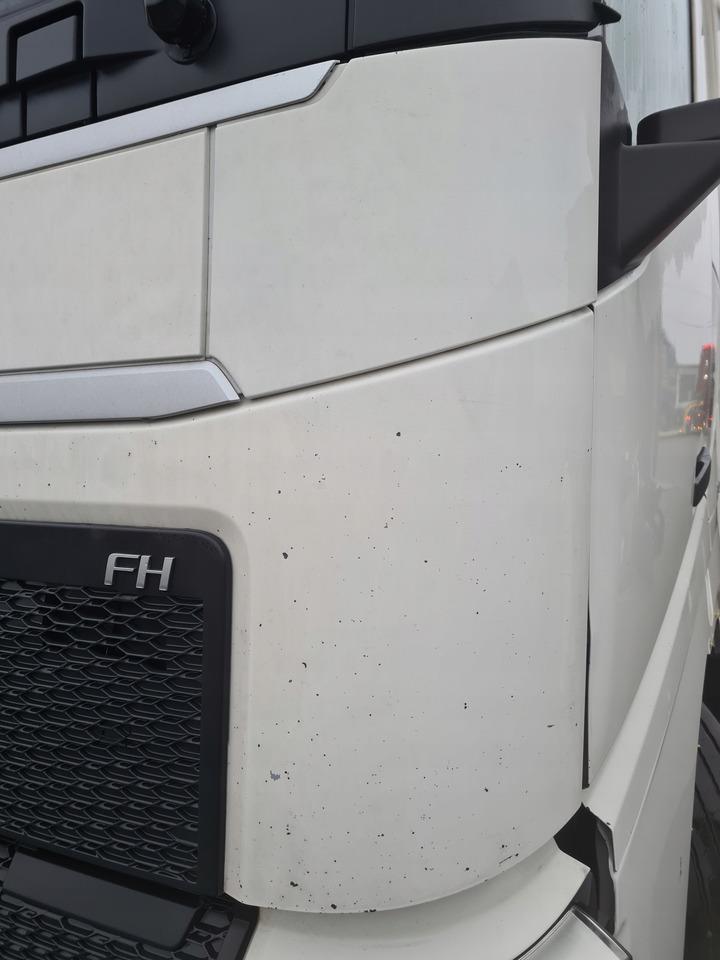 VOLVO MASKA KOMPLETNA GÓRNA ATRAPA KABINY VOLVO FH 4 1108 - Капот для Грузовиков: фото 4 VOLVO MASKA KOMPLETNA GÓRNA ATRAPA KABINY VOLVO FH 4 1108 - Капот для Грузовиков: фото 4