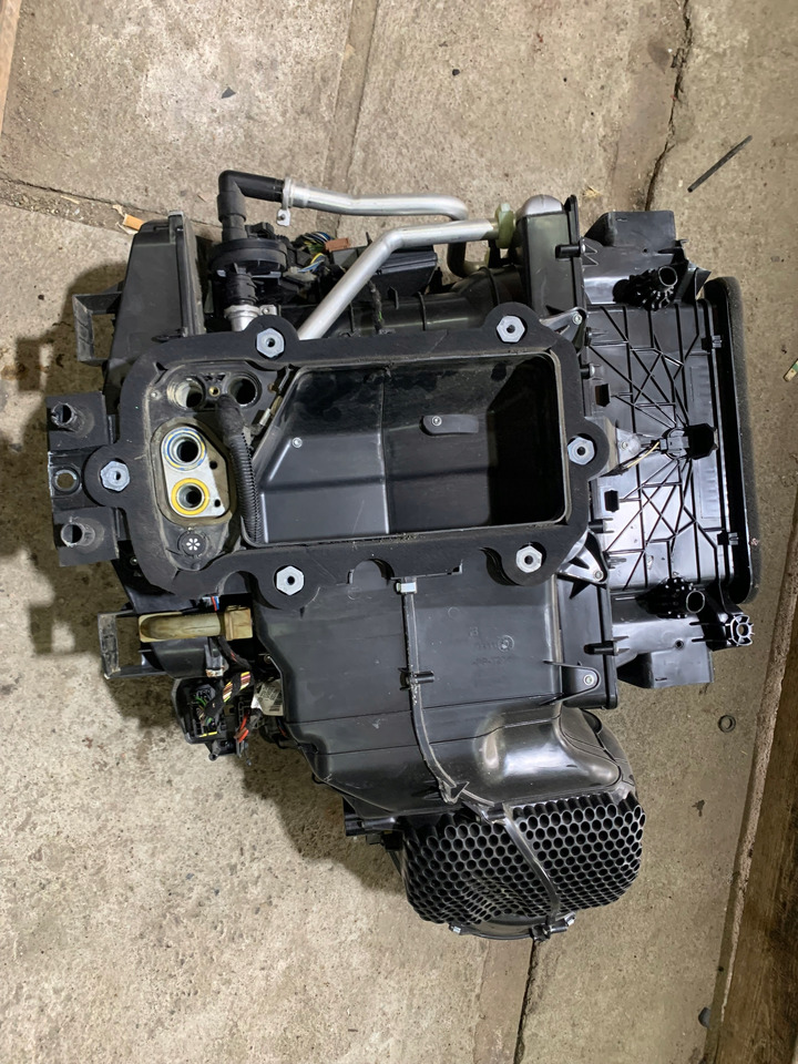 VOLVO NAGRZEWNICA KOMPLETNA VOLVO FH 4 - Отопление/ Вентиляция для Грузовиков: фото 2 VOLVO NAGRZEWNICA KOMPLETNA VOLVO FH 4 - Отопление/ Вентиляция для Грузовиков: фото 2