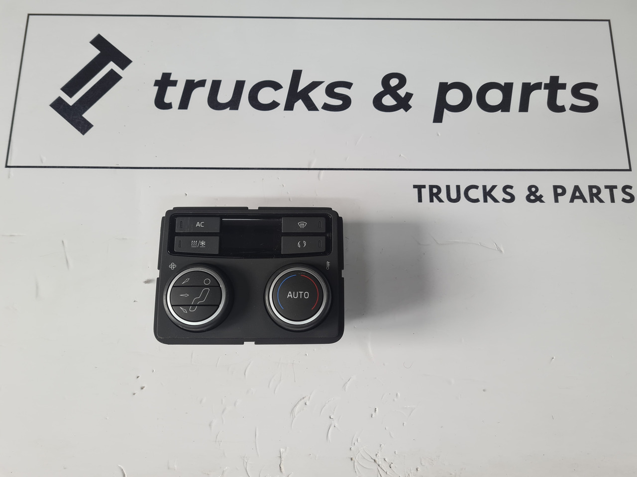 VOLVO PANEL NAWIEWU OGRZEWANIA KLIMATYZACJI VOLVO FH 5 ORYGINAŁ 22711928 - Отопление/ Вентиляция для Грузовиков: фото 1 VOLVO PANEL NAWIEWU OGRZEWANIA KLIMATYZACJI VOLVO FH 5 ORYGINAŁ 22711928 - Отопление/ Вентиляция для Грузовиков: фото 1