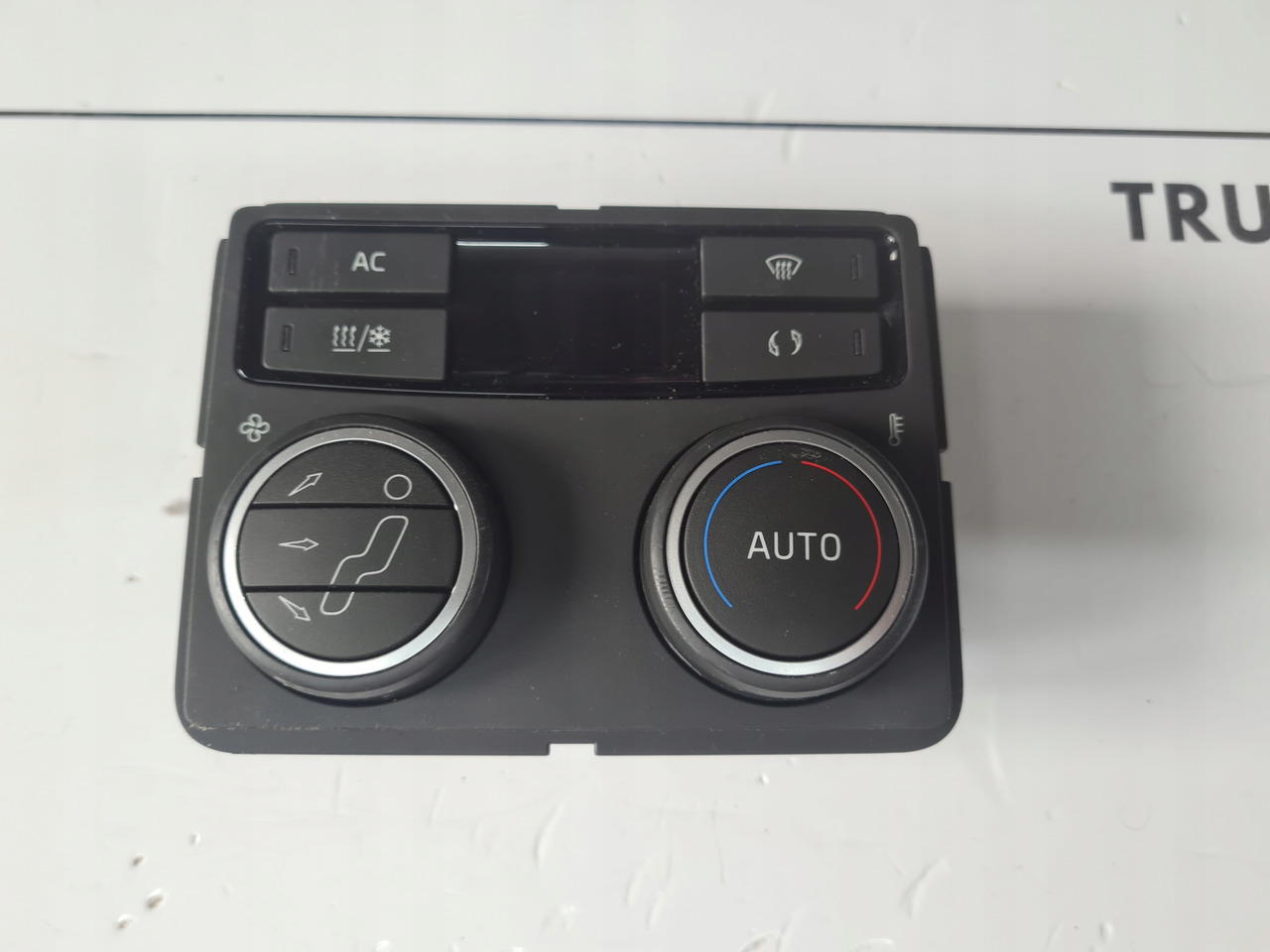 VOLVO PANEL NAWIEWU OGRZEWANIA KLIMATYZACJI VOLVO FH 5 ORYGINAŁ 22711928 - Отопление/ Вентиляция для Грузовиков: фото 2 VOLVO PANEL NAWIEWU OGRZEWANIA KLIMATYZACJI VOLVO FH 5 ORYGINAŁ 22711928 - Отопление/ Вентиляция для Грузовиков: фото 2