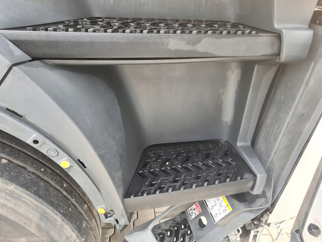 VOLVO STOPIEŃ STOPNICA KOMPLETNA PRAWA STELAŻ ORYGINAŁ VOLVO FH 5 - Боковая подножка для Грузовиков: фото 4 VOLVO STOPIEŃ STOPNICA KOMPLETNA PRAWA STELAŻ ORYGINAŁ VOLVO FH 5 - Боковая подножка для Грузовиков: фото 4