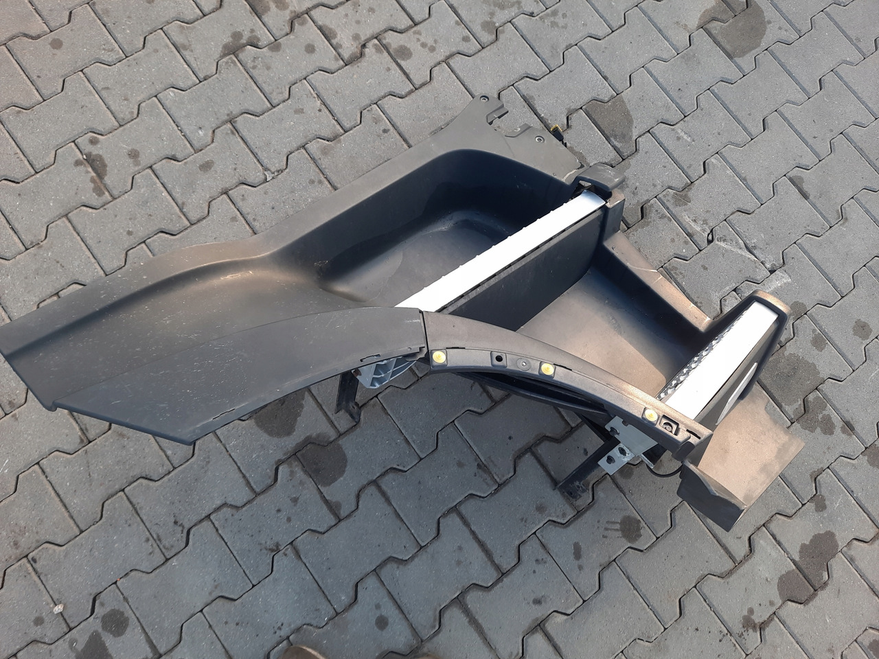 VOLVO STOPIEŃ STOPNICA PRAWA STELAŻ ORYGINAŁ VOLVO FH 4 - Боковая подножка для Грузовиков: фото 2 VOLVO STOPIEŃ STOPNICA PRAWA STELAŻ ORYGINAŁ VOLVO FH 4 - Боковая подножка для Грузовиков: фото 2