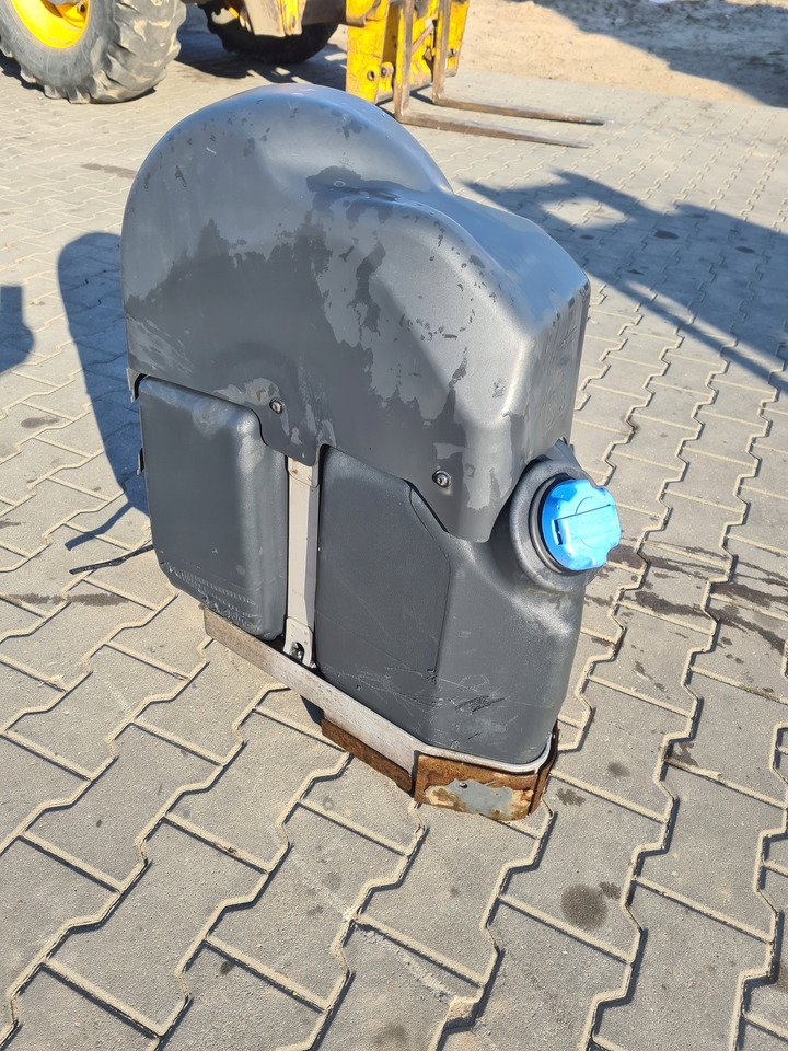 VOLVO ZBIORNIK ADBLUE NA RAMĘ MOCOWANIA RENAULT GAMA T VOLVO FH 4 FM 4 - Бак для AdBlue для Грузовиков: фото 4 VOLVO ZBIORNIK ADBLUE NA RAMĘ MOCOWANIA RENAULT GAMA T VOLVO FH 4 FM 4 - Бак для AdBlue для Грузовиков: фото 4