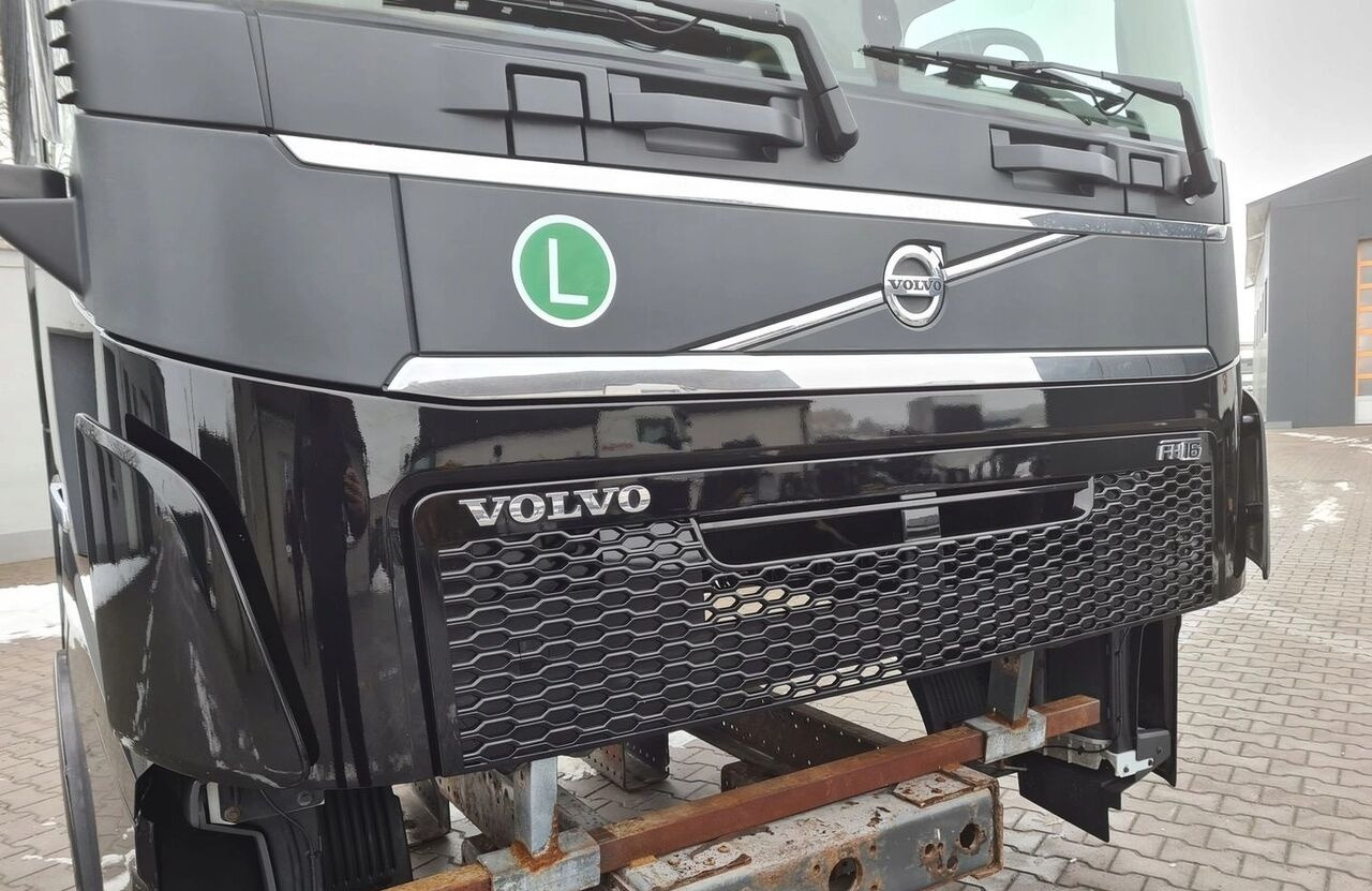 Volvo MASKA KOMPLETNA GÓRNA ATRAPA KABINY FH 16 EURO 6 Volvo VOLVO FH 16 EURO 6 - Бампер для Грузовиков: фото 1 Volvo MASKA KOMPLETNA GÓRNA ATRAPA KABINY FH 16 EURO 6 Volvo VOLVO FH 16 EURO 6 - Бампер для Грузовиков: фото 1