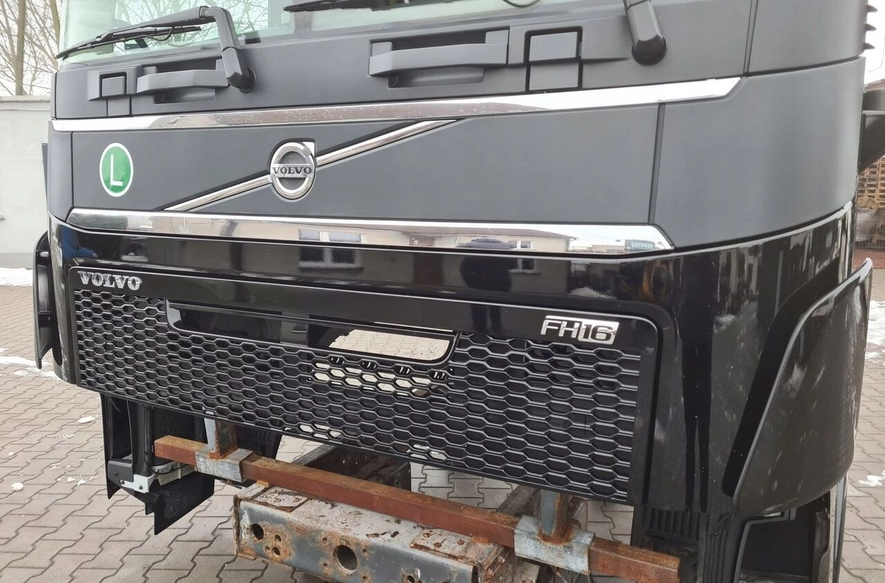 Volvo MASKA KOMPLETNA GÓRNA ATRAPA KABINY FH 16 EURO 6 Volvo VOLVO FH 16 EURO 6 - Бампер для Грузовиков: фото 2 Volvo MASKA KOMPLETNA GÓRNA ATRAPA KABINY FH 16 EURO 6 Volvo VOLVO FH 16 EURO 6 - Бампер для Грузовиков: фото 2