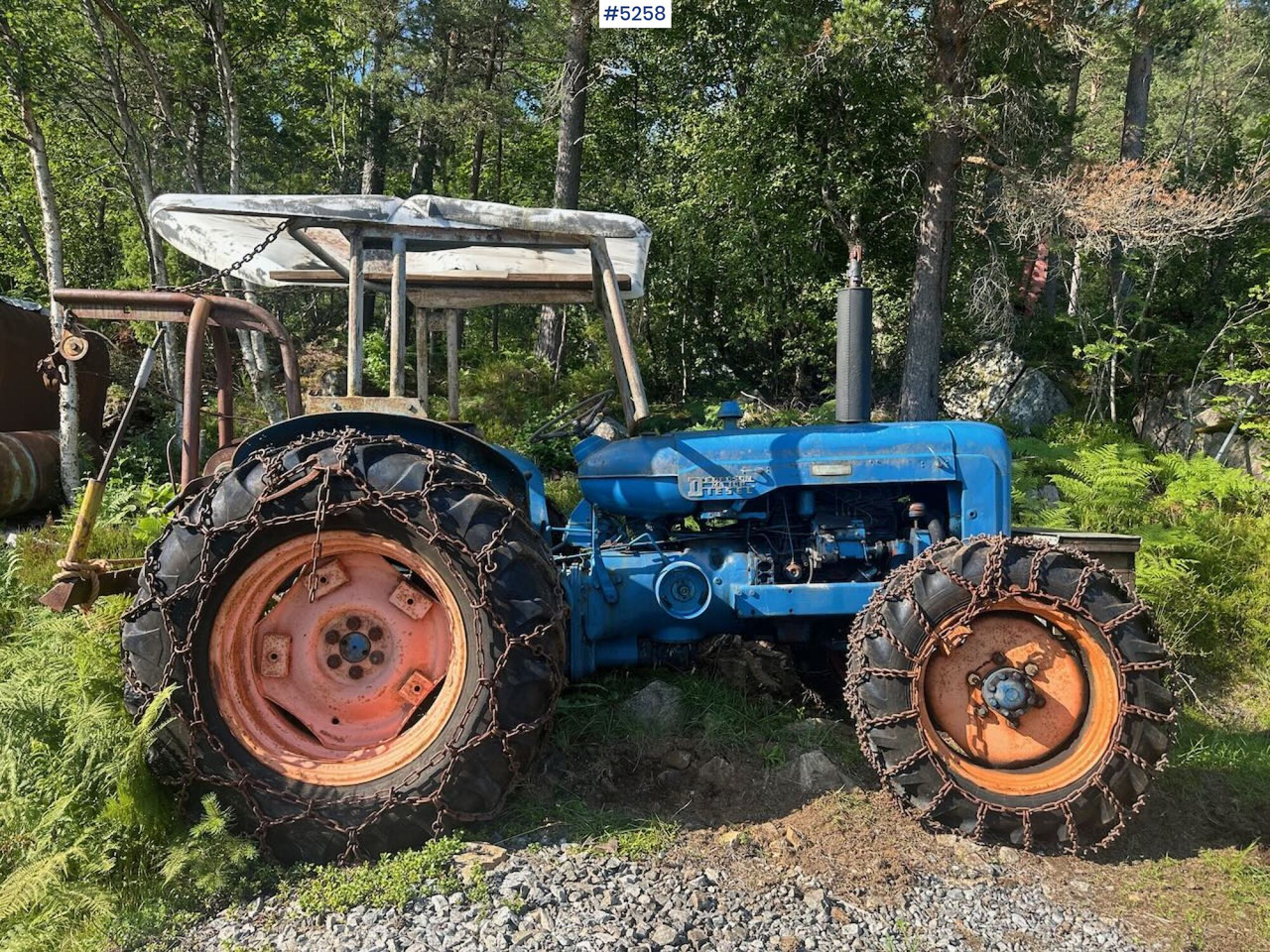 1963 Fordson Major 4x4 with splitter gearbox, Ako winch, and tire chains. SEE VIDEO. - Трактор: фото 3 1963 Fordson Major 4x4 with splitter gearbox, Ako winch, and tire chains. SEE VIDEO. - Трактор: фото 3