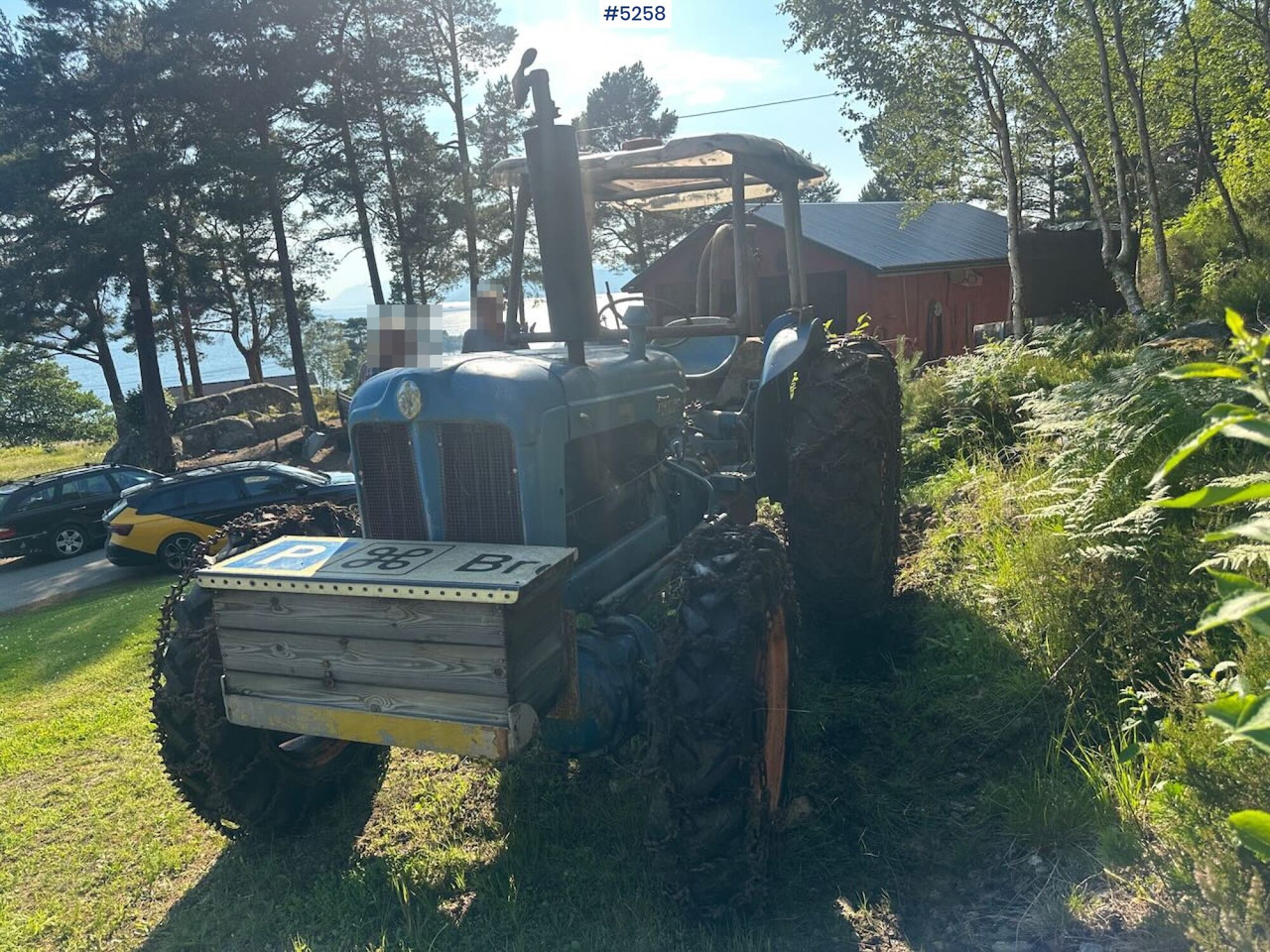 1963 Fordson Major 4x4 with splitter gearbox, Ako winch, and tire chains. SEE VIDEO. - Трактор: фото 5 1963 Fordson Major 4x4 with splitter gearbox, Ako winch, and tire chains. SEE VIDEO. - Трактор: фото 5