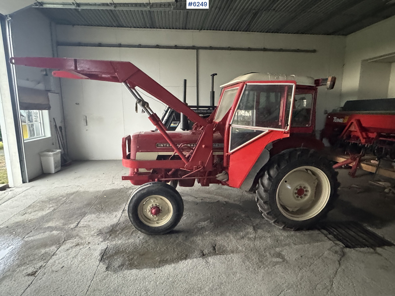 1973 International 444 w/ Bjørnerud loader and bucket. WATCH VIDEO - Трактор: фото 2 1973 International 444 w/ Bjørnerud loader and bucket. WATCH VIDEO - Трактор: фото 2
