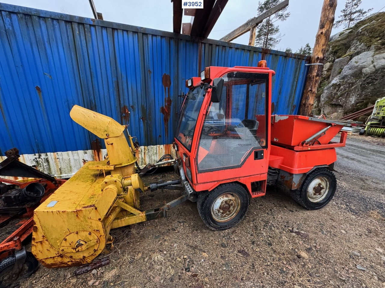 1996 Holder 240 with some equipment - Трактор: фото 1 1996 Holder 240 with some equipment - Трактор: фото 1