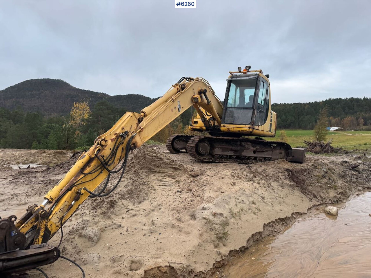 1998 Komatsu PC130-6K with Grading Bucket and Digging Bucket! - Экскаватор: фото 2 1998 Komatsu PC130-6K with Grading Bucket and Digging Bucket! - Экскаватор: фото 2