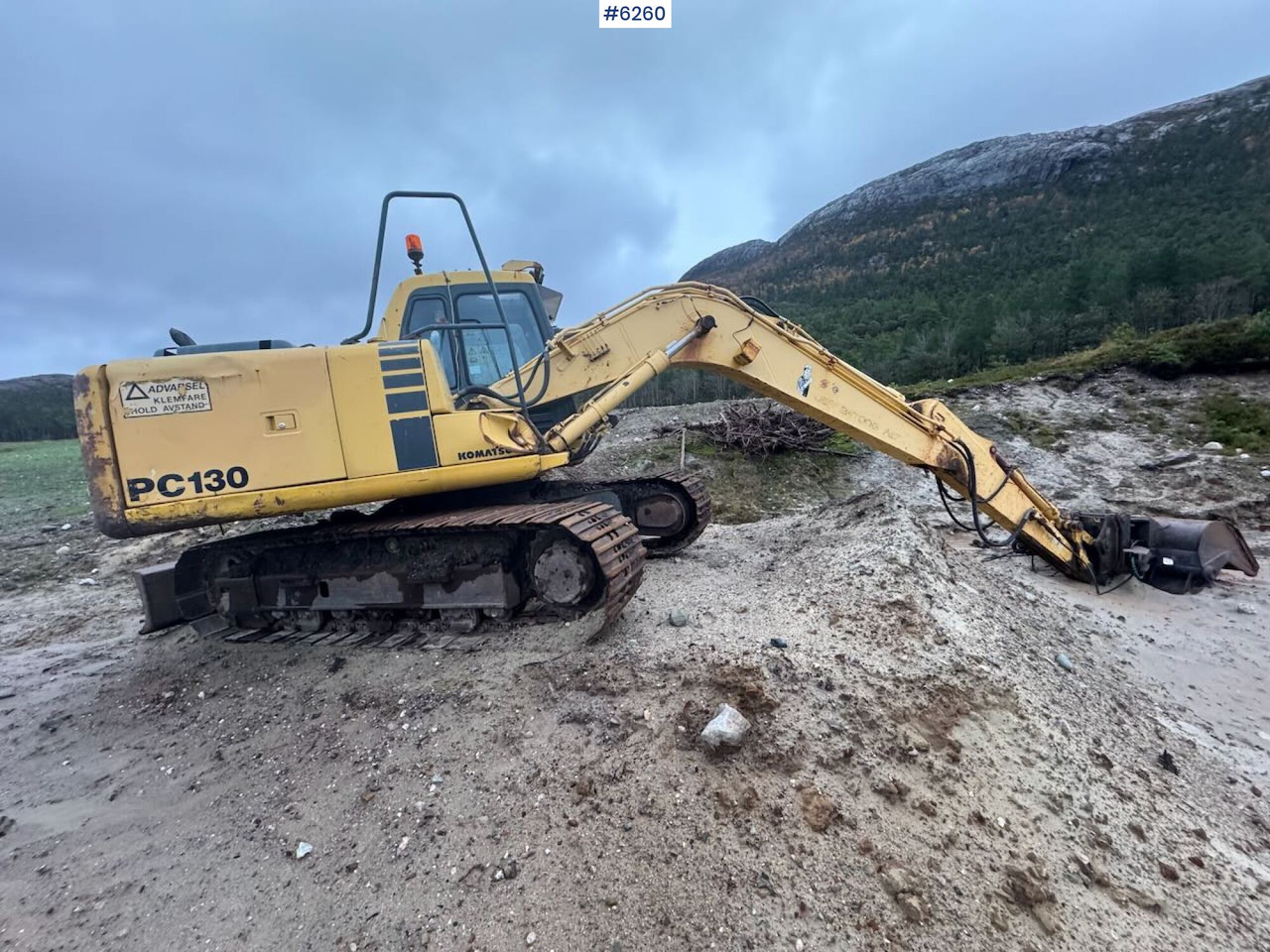 1998 Komatsu PC130-6K with Grading Bucket and Digging Bucket! - Экскаватор: фото 3 1998 Komatsu PC130-6K with Grading Bucket and Digging Bucket! - Экскаватор: фото 3