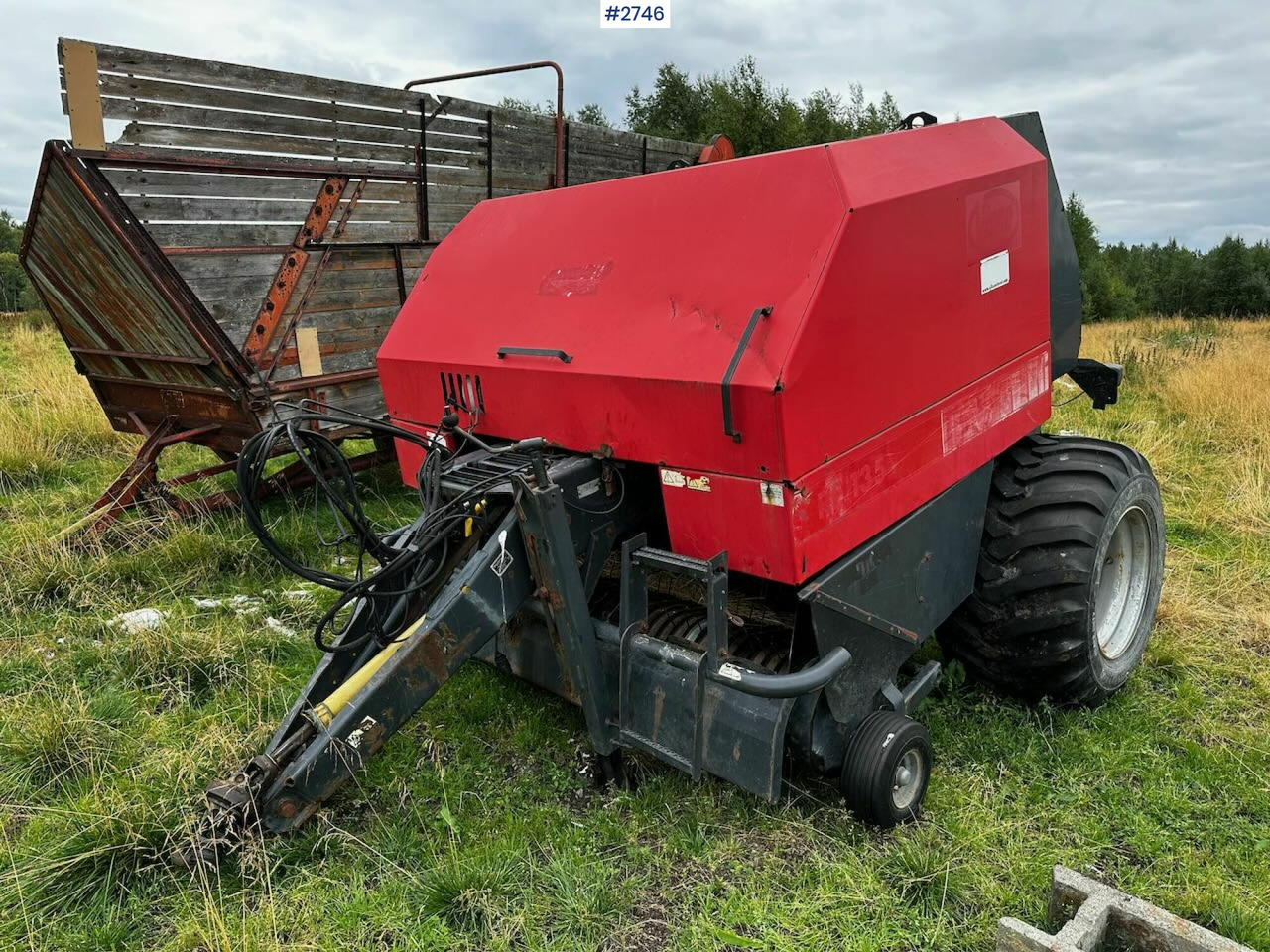 2002 Vicon RF135 round baler and Kvernland round baler - Техника для сенозаготовки: фото 3 2002 Vicon RF135 round baler and Kvernland round baler - Техника для сенозаготовки: фото 3