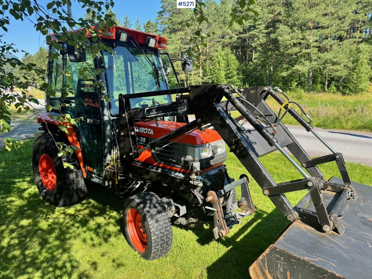 2004 Kubota STA-35 Tractor w/ Bucket. 2100 hours! - Трактор: фото 1 2004 Kubota STA-35 Tractor w/ Bucket. 2100 hours! - Трактор: фото 1
