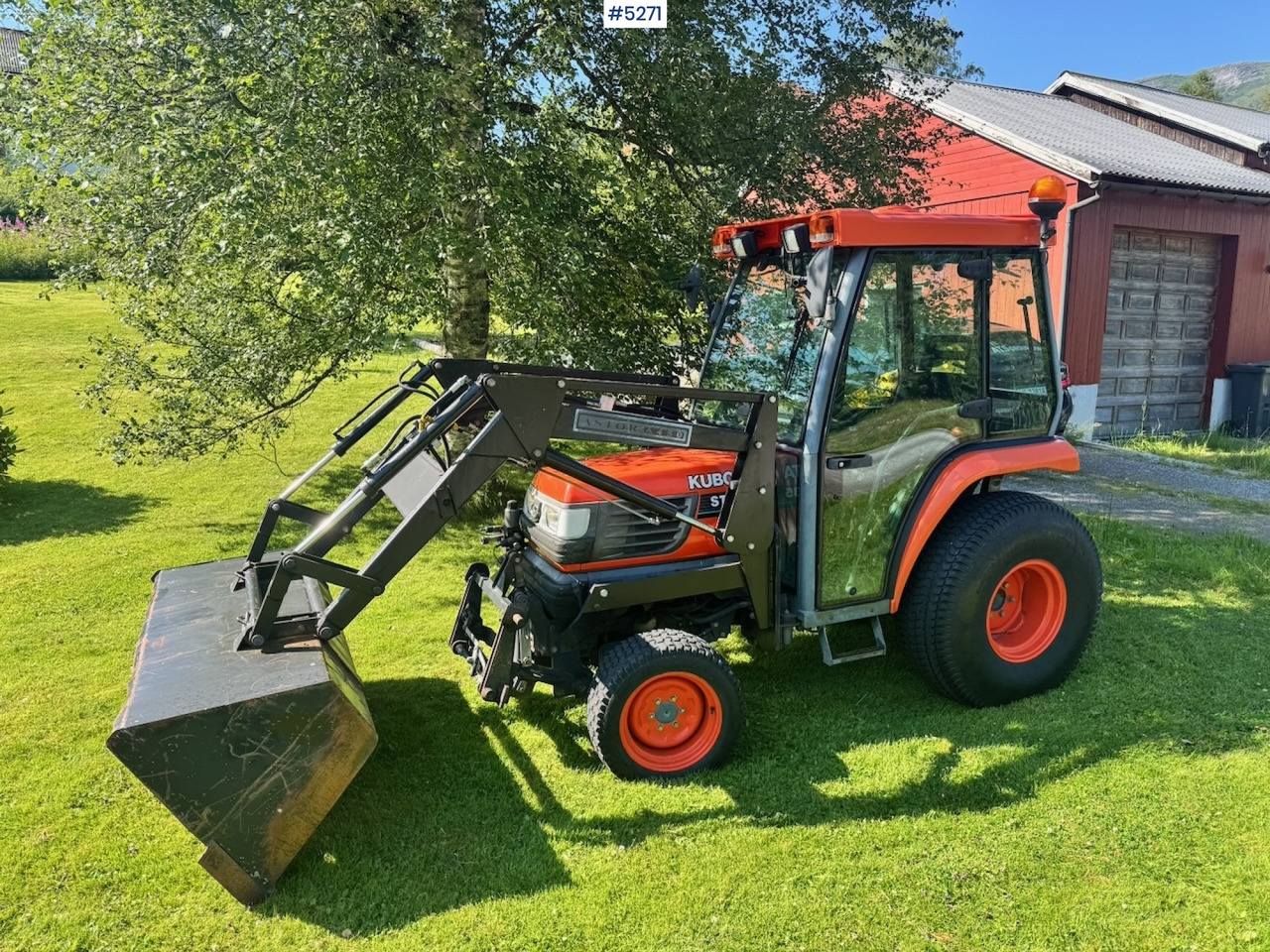 2004 Kubota STA-35 Tractor w/ Bucket. 2100 hours! - Трактор: фото 5 2004 Kubota STA-35 Tractor w/ Bucket. 2100 hours! - Трактор: фото 5