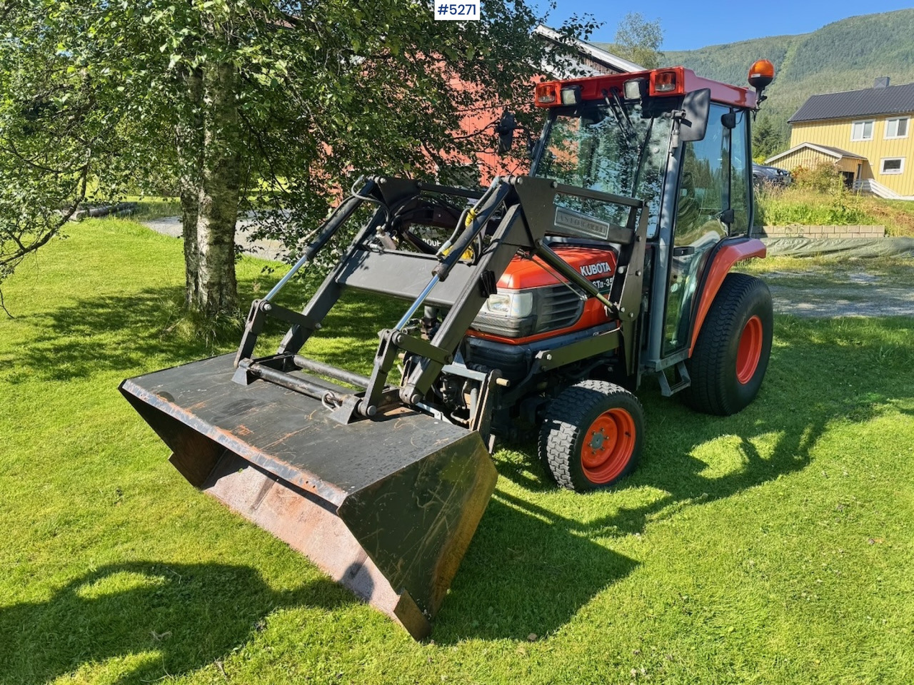 2004 Kubota STA-35 Tractor w/ Bucket. 2100 hours! - Трактор: фото 2 2004 Kubota STA-35 Tractor w/ Bucket. 2100 hours! - Трактор: фото 2