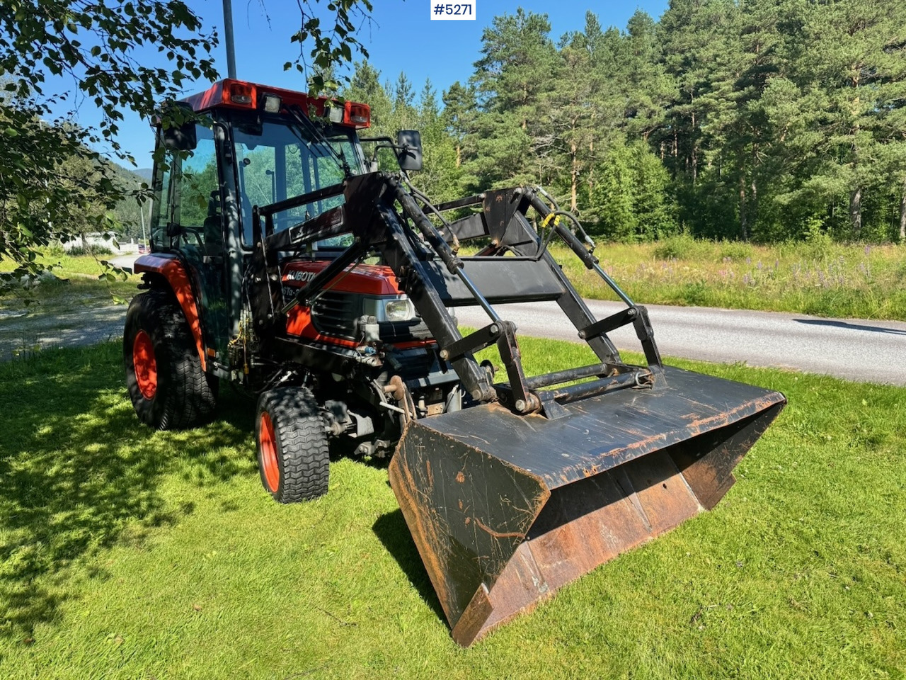 2004 Kubota STA-35 Tractor w/ Bucket. 2100 hours! - Трактор: фото 3 2004 Kubota STA-35 Tractor w/ Bucket. 2100 hours! - Трактор: фото 3