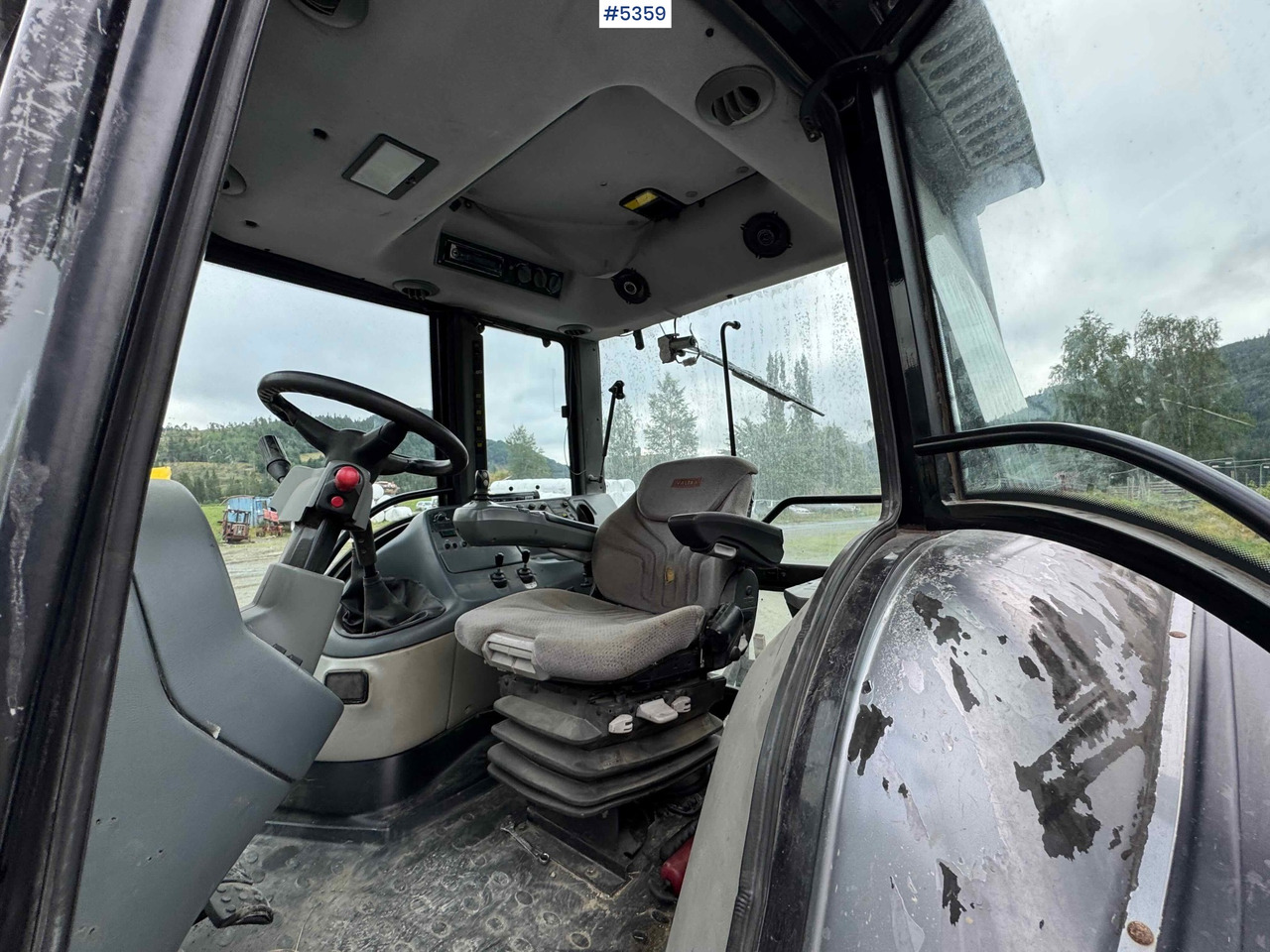 2004 Valtra M120-4 w/ loader and bucket - Трактор: фото 5 2004 Valtra M120-4 w/ loader and bucket - Трактор: фото 5