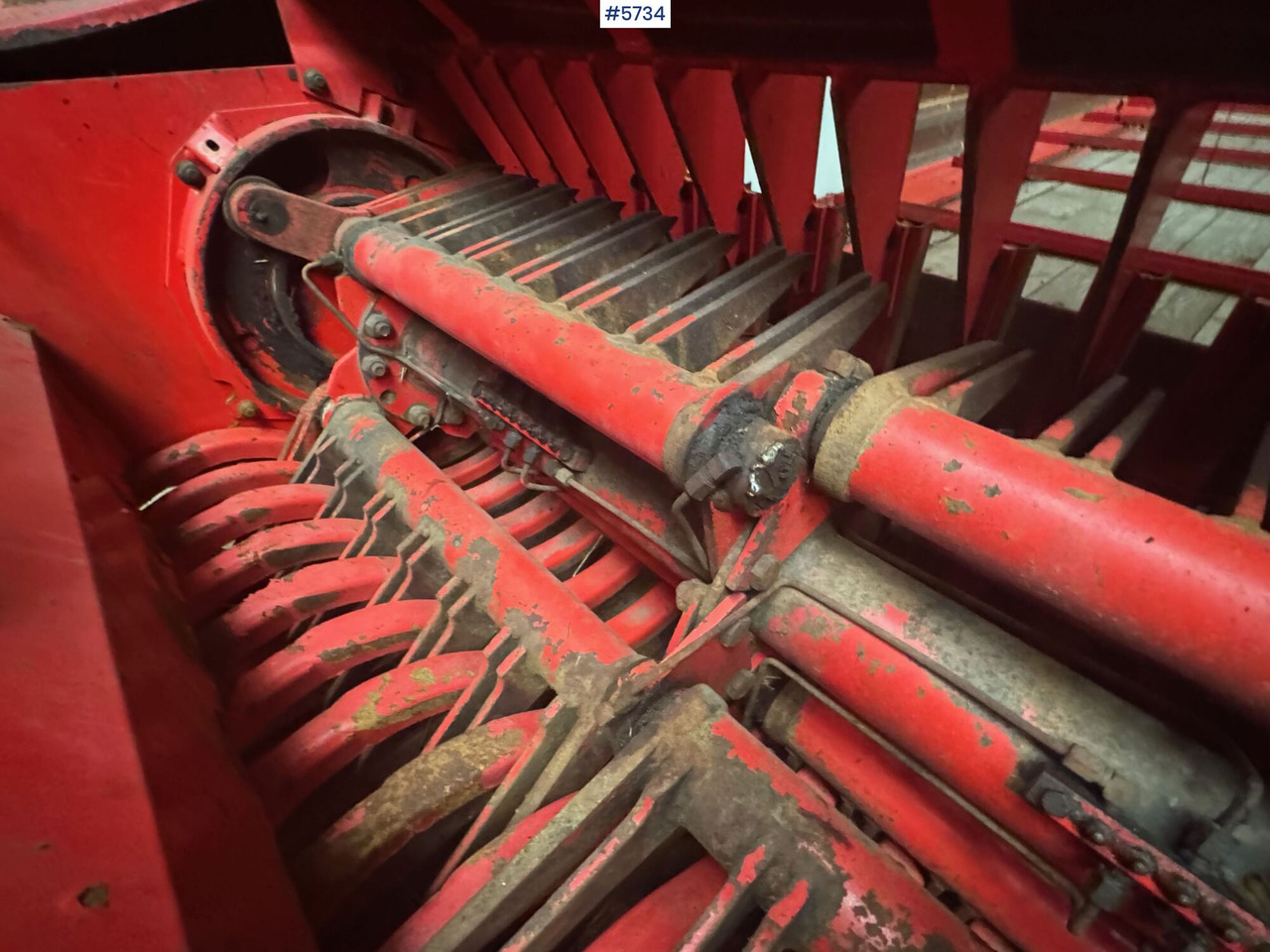 Техника для сенозаготовки 2005 Pottinger Euroboss 330t supermatic: фото 12 Техника для сенозаготовки 2005 Pottinger Euroboss 330t supermatic: фото 12