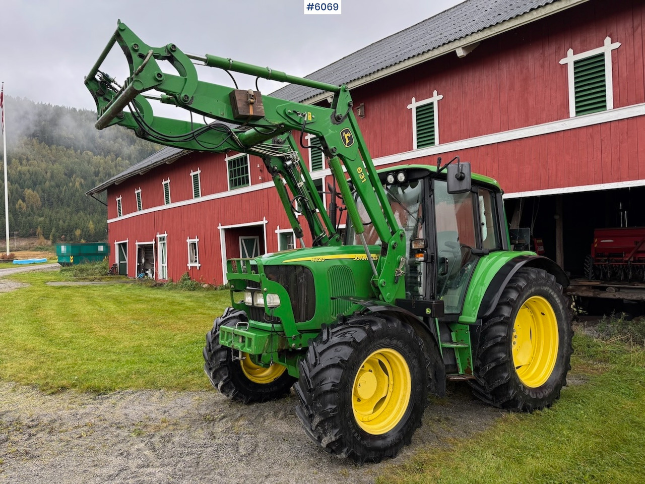 2006 John Deere 6320 w/ front loader, bucket, grapple, pallet fork and chains. Low hours!! - Трактор: фото 3 2006 John Deere 6320 w/ front loader, bucket, grapple, pallet fork and chains. Low hours!! - Трактор: фото 3
