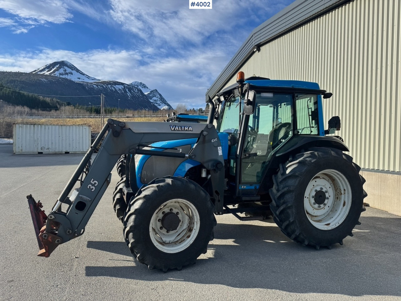 Трактор 2006 Valtra A95-4 4x4 w/ Front loader. 2700 hours!: фото 1