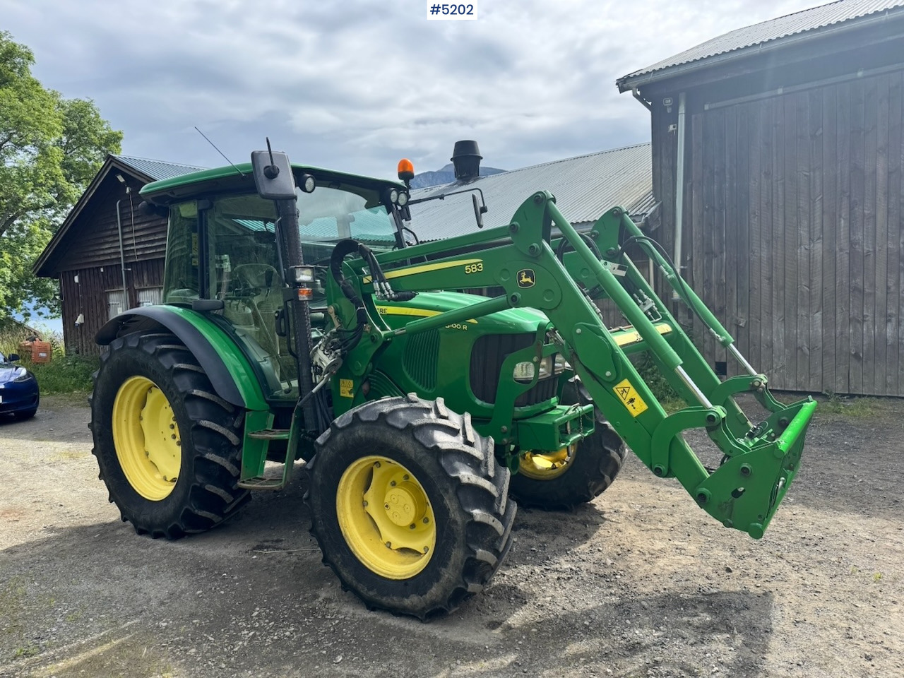 2011 John Deere 5100R 4x4 w/ Front loader and bucket. 2730 hours! - Трактор: фото 1 2011 John Deere 5100R 4x4 w/ Front loader and bucket. 2730 hours! - Трактор: фото 1