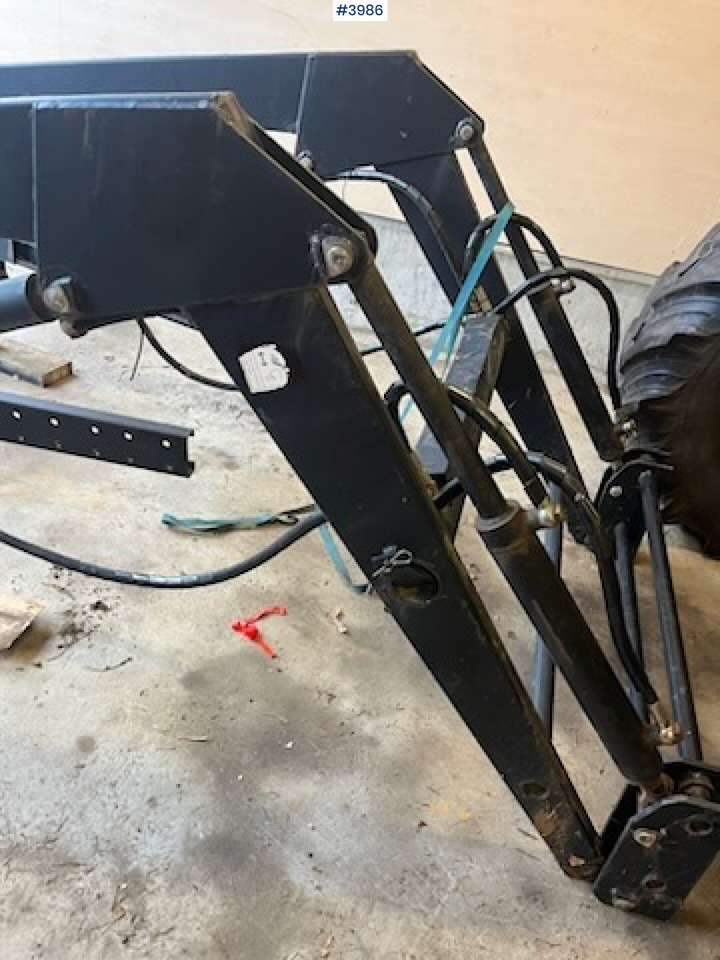 2012 Front loader for tractor. - Фронтальный погрузчик для трактора: фото 2 2012 Front loader for tractor. - Фронтальный погрузчик для трактора: фото 2