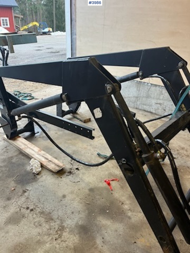 2012 Front loader for tractor. - Фронтальный погрузчик для трактора: фото 1 2012 Front loader for tractor. - Фронтальный погрузчик для трактора: фото 1
