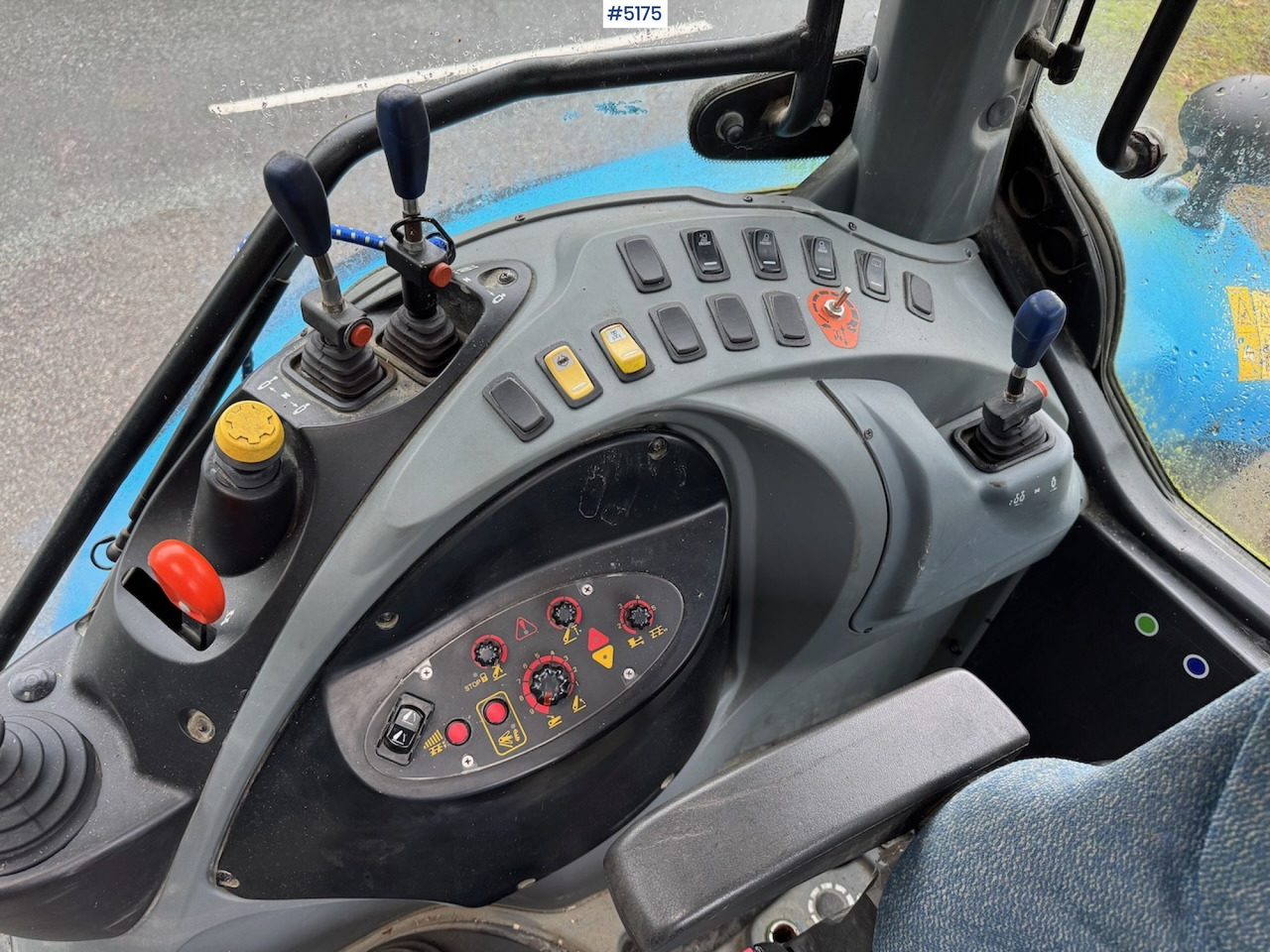 Трактор 2013 Landini Powermondial 120 w/front loader and some equipment. Low hours!: фото 14