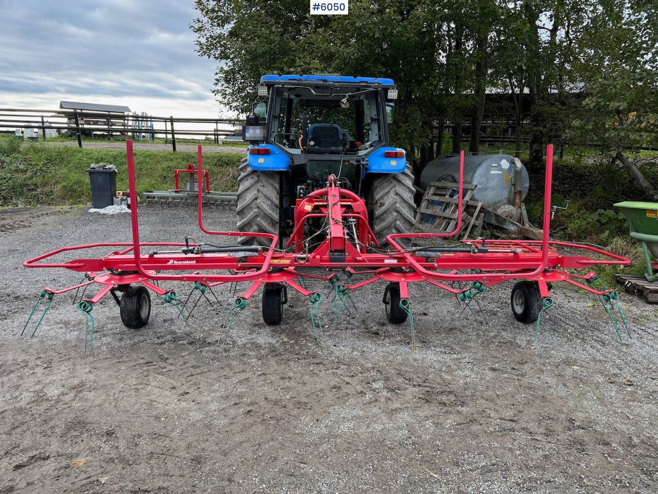 2014 Kverneland Taarup 8452 Spreader harrow. - Техника для сенозаготовки: фото 1 2014 Kverneland Taarup 8452 Spreader harrow. - Техника для сенозаготовки: фото 1
