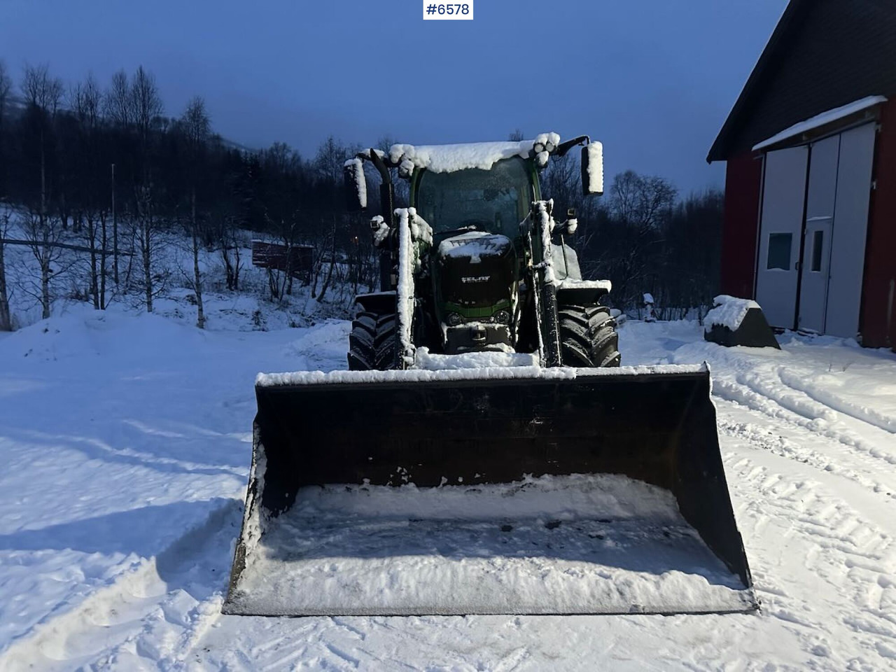 2016 Fendt 313S4 4x4 tractor w/ front loader. - Трактор: фото 5 2016 Fendt 313S4 4x4 tractor w/ front loader. - Трактор: фото 5