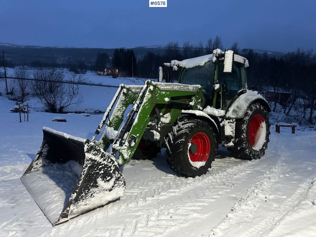 2016 Fendt 313S4 4x4 tractor w/ front loader. - Трактор: фото 1 2016 Fendt 313S4 4x4 tractor w/ front loader. - Трактор: фото 1