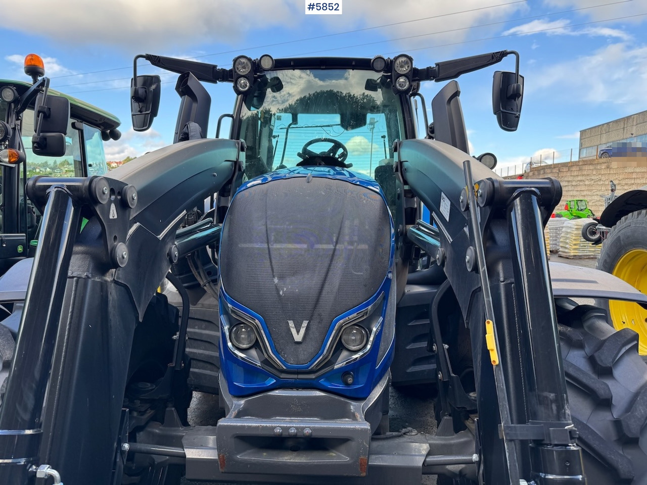 2022 Valtra N175 w/ front loader. - Трактор: фото 3 2022 Valtra N175 w/ front loader. - Трактор: фото 3