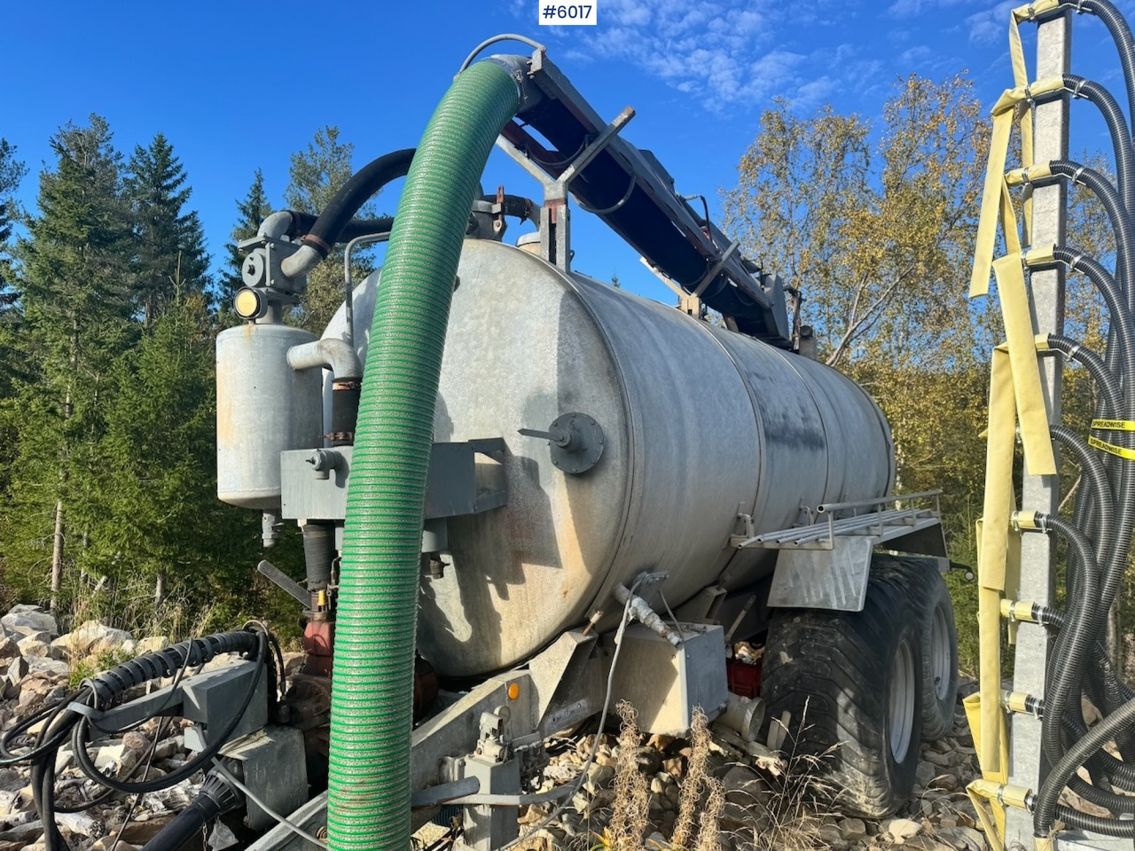 Caveco vacuum wagon with loading robot - Прицеп-цистерна: фото 5 Caveco vacuum wagon with loading robot - Прицеп-цистерна: фото 5