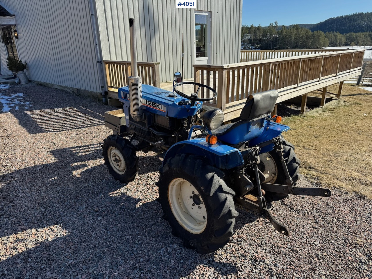 Iseki 2140 w/bucket, tiller and wood splitter. Low hours! - Трактор: фото 2 Iseki 2140 w/bucket, tiller and wood splitter. Low hours! - Трактор: фото 2