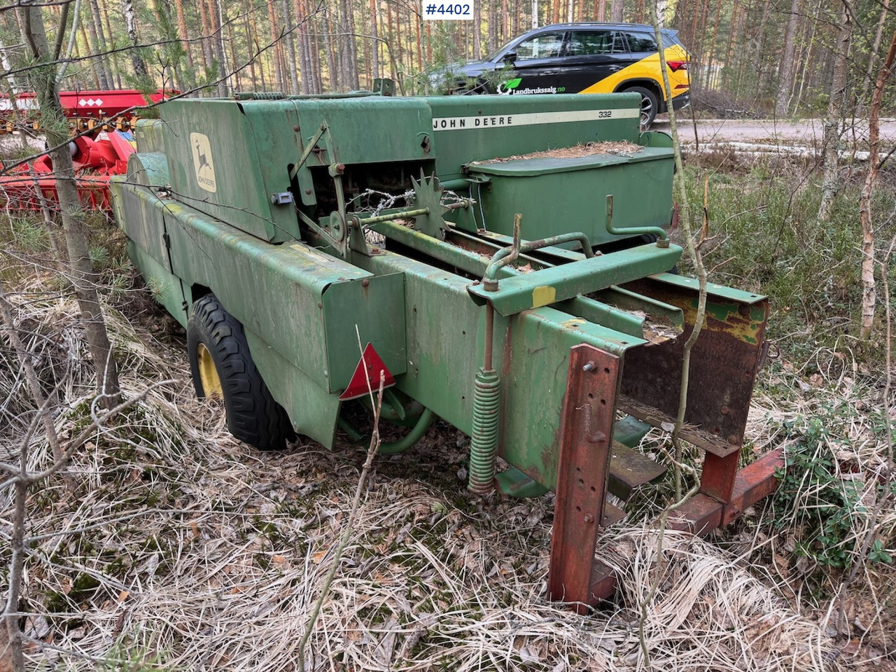 Техника для сенозаготовки John Deere 332 Square Baler: фото 6