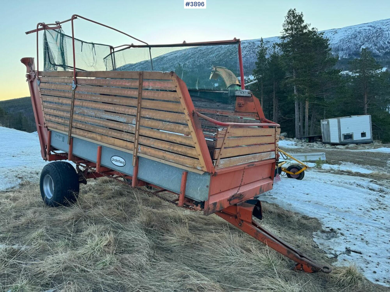 Underhaug 7012 Unloader wagon - Техника для сенозаготовки: фото 1 Underhaug 7012 Unloader wagon - Техника для сенозаготовки: фото 1