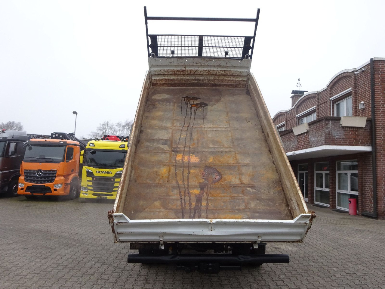 Iveco 80-210 Eurocargo MEILLER 3SKipper 4x2 - Самосвал: фото 4 Iveco 80-210 Eurocargo MEILLER 3SKipper 4x2 - Самосвал: фото 4