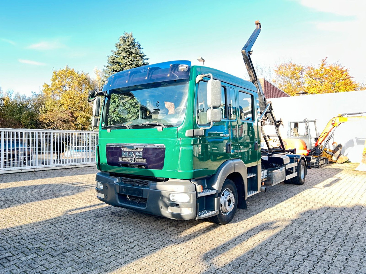 MAN 12.250 Doppelkabine Abroller - Крюковой мультилифт: фото 1 MAN 12.250 Doppelkabine Abroller - Крюковой мультилифт: фото 1