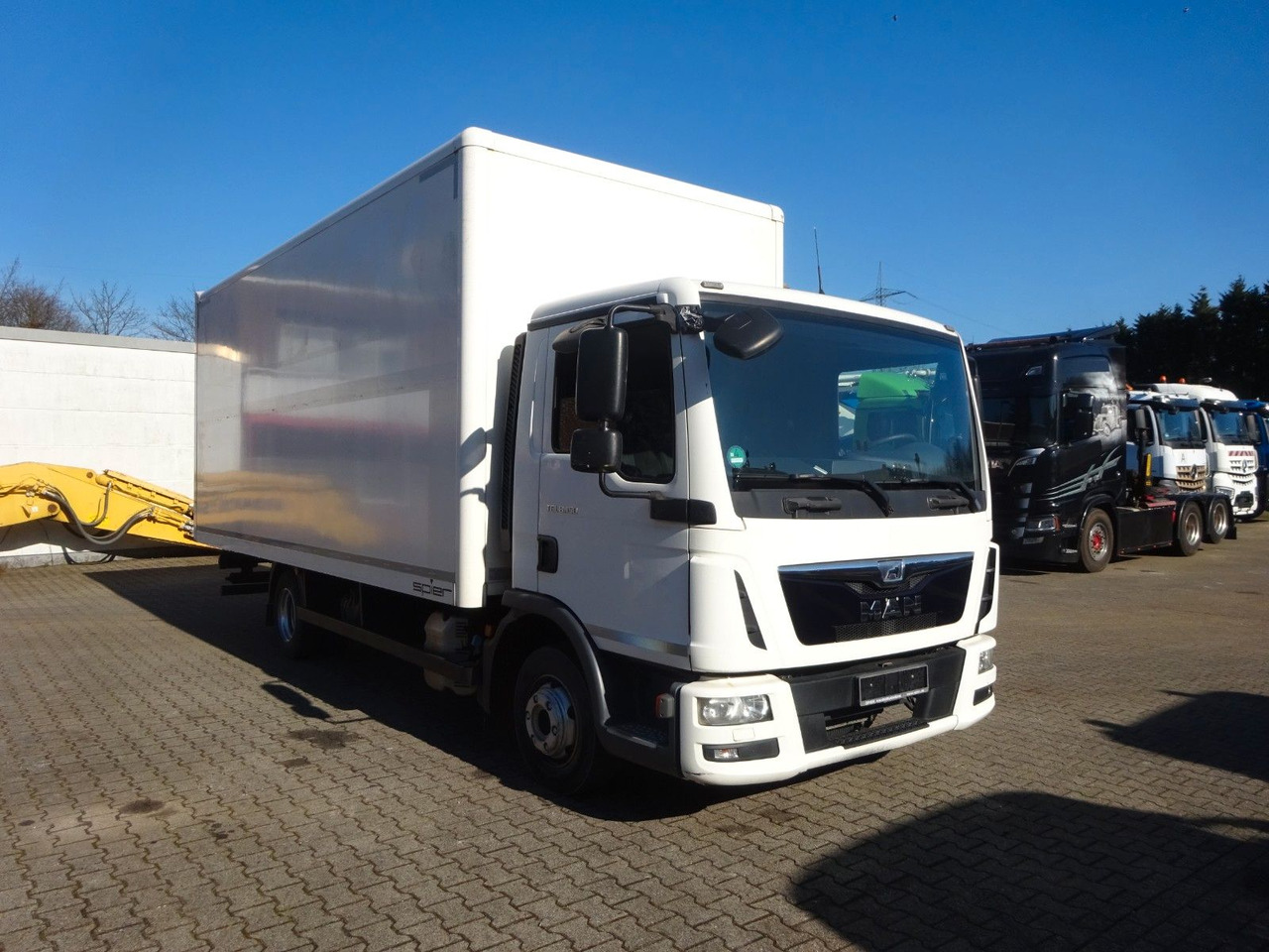 Новый Грузовик с закрытым кузовом MAN 8.150 TGL Koffer 4x2: фото 11