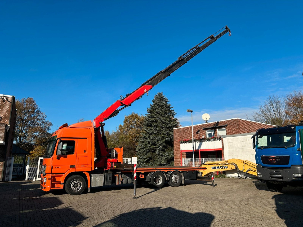 Mercedes-Benz 2541 Actros Plattform + FASSI Kran 6X2 - Автоманипулятор: фото 2 Mercedes-Benz 2541 Actros Plattform + FASSI Kran 6X2 - Автоманипулятор: фото 2