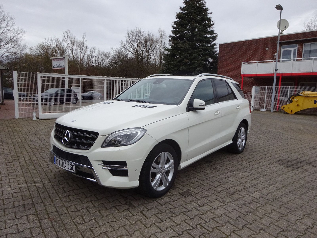 Mercedes-Benz ML 350 CDI BlueTec Mercedes-Benz ML 350 CDI BlueTec. AMG Paket - Внедорожник: фото 2 Mercedes-Benz ML 350 CDI BlueTec Mercedes-Benz ML 350 CDI BlueTec. AMG Paket - Внедорожник: фото 2