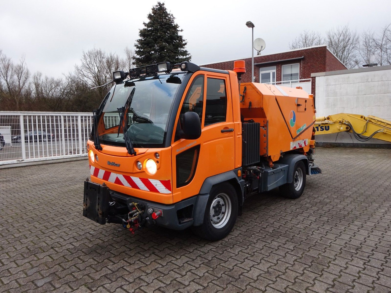 Multicar M30 HAKO FUMO Kehrmaschine + Schneeplatte 4x4 Multicar M30 HAKO FUMO Kehrmaschine + Schneeplatte 4x4 - Подметально-уборочная машина: фото 3 Multicar M30 HAKO FUMO Kehrmaschine + Schneeplatte 4x4 Multicar M30 HAKO FUMO Kehrmaschine + Schneeplatte 4x4 - Подметально-уборочная машина: фото 3
